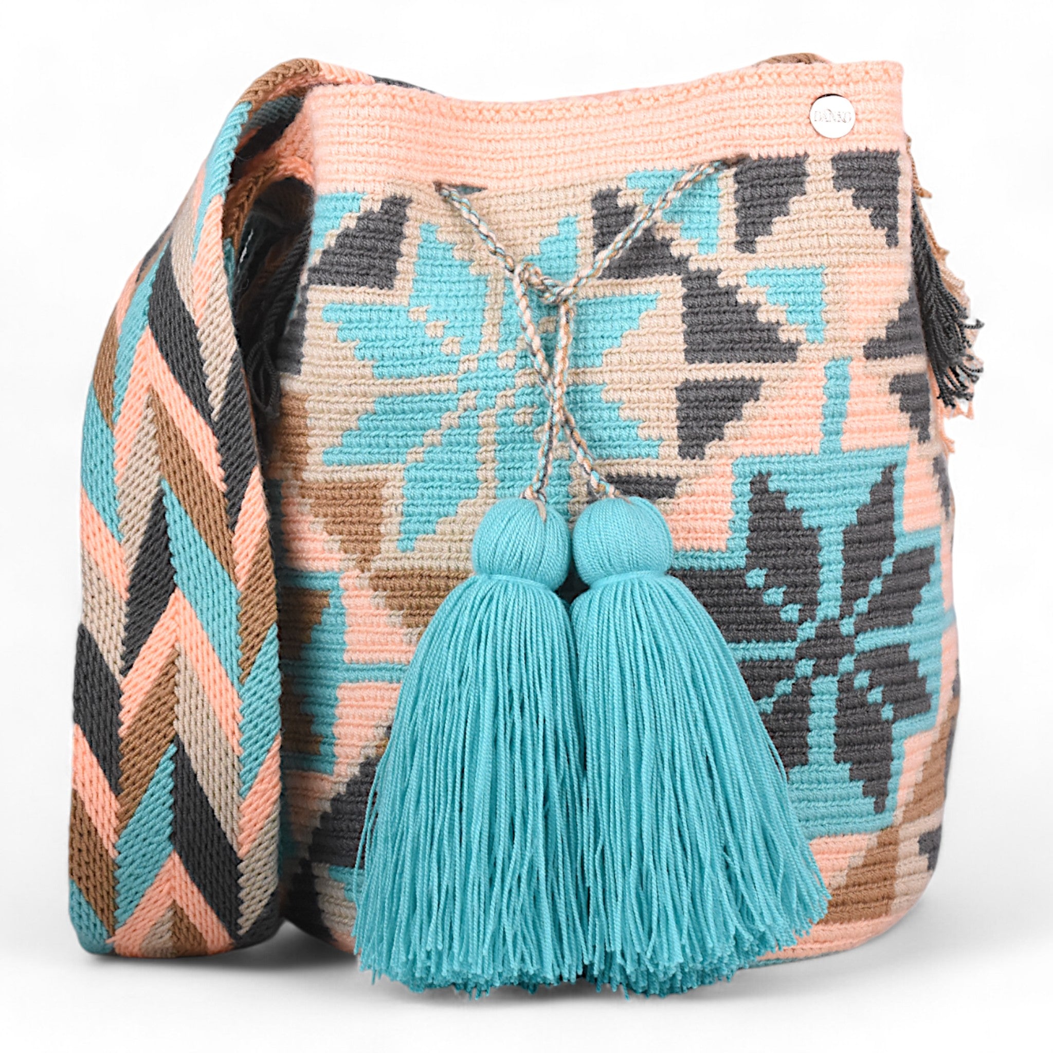 Spectacular Wayuu backpack to wear popular on all occasions